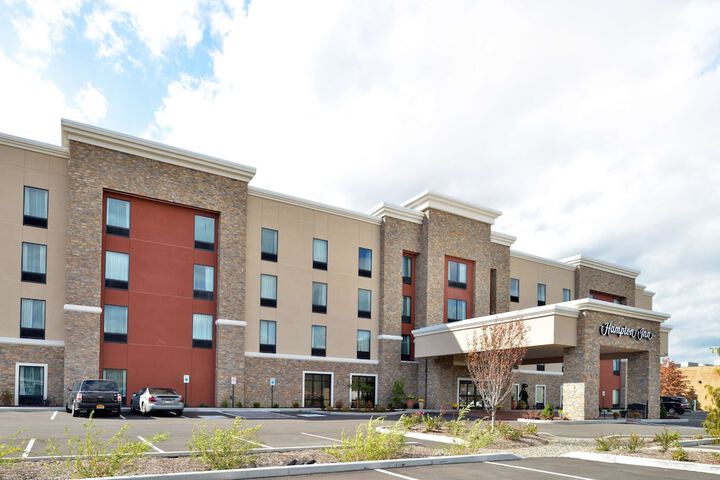 Hampton Inn Corning / Painted Post