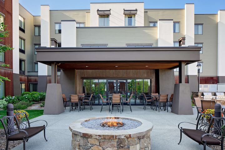 Hotel Exterior 43 of 43
