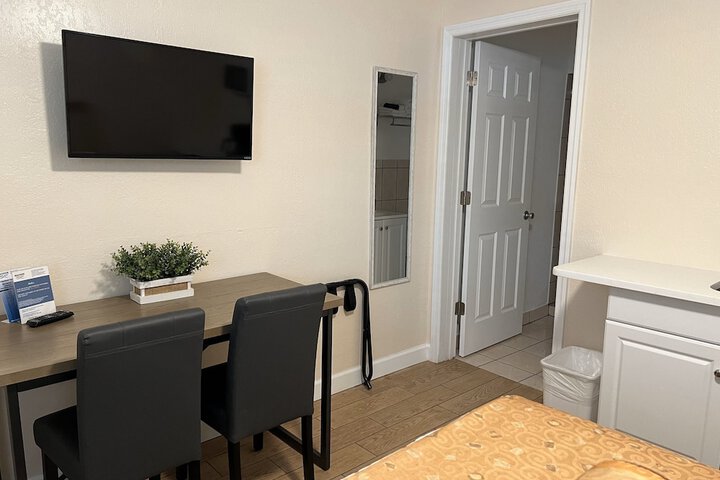 Room 27 of 46