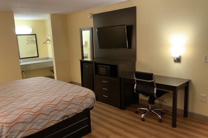 Room 6 of 15