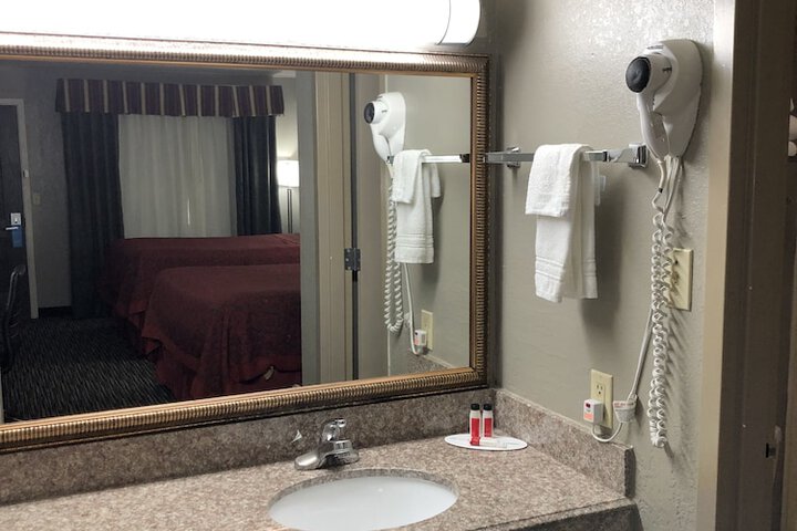 Room 27 of 40