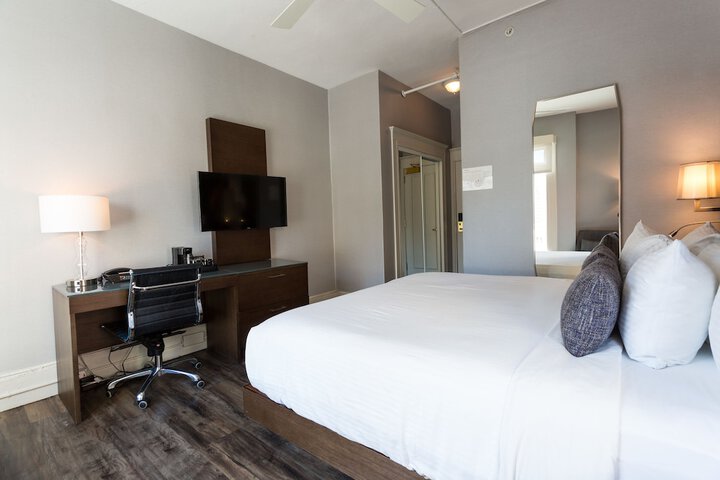 Room 9 of 38