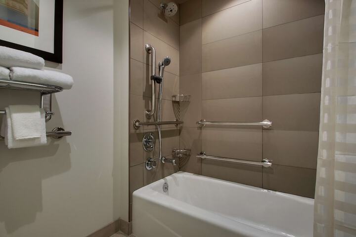 Room 32 of 63
