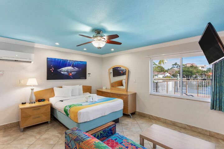 Bay Palms Waterfront Resort - Hotel and Marina