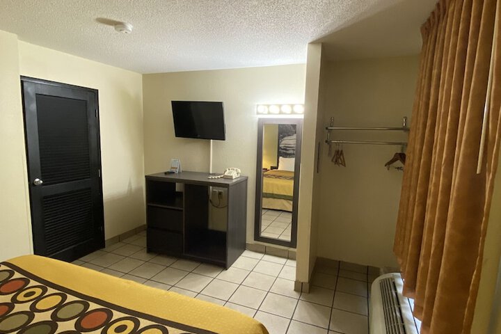 Room 12 of 43