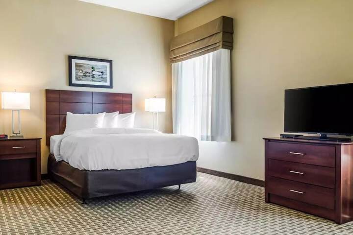 MainStay Suites Hackberry Sportsmans Lodge