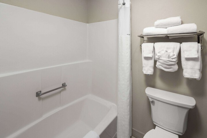 Ramada by Wyndham Moses Lake