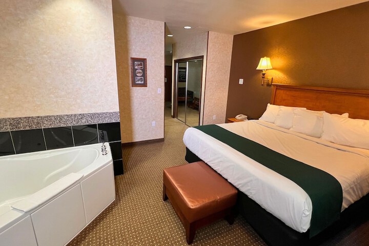 Room 17 of 38