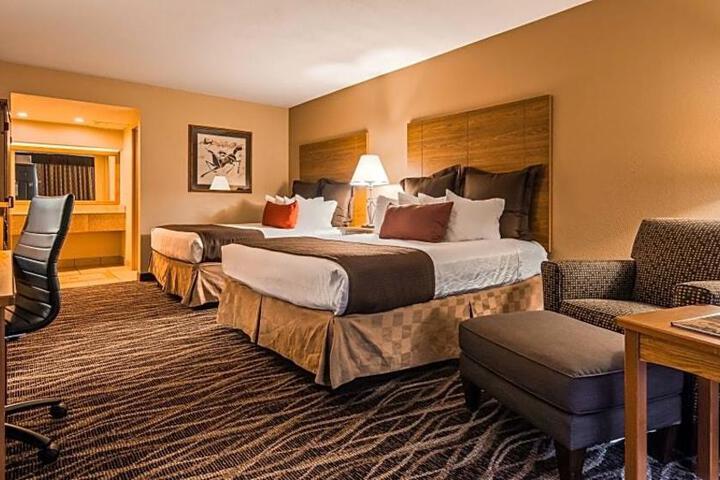 Best Western Plus Saddleback Inn & Conference Center
