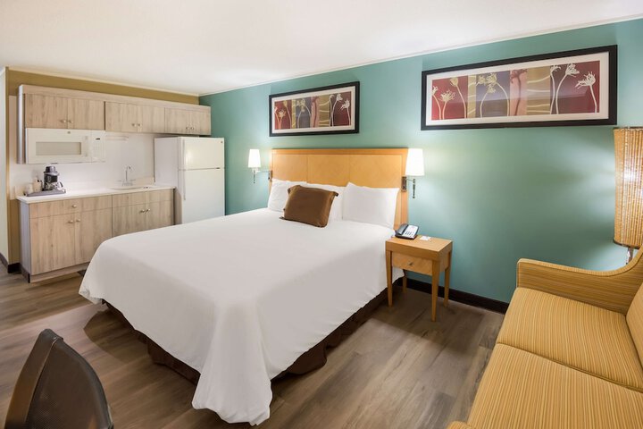 Room 33 of 42