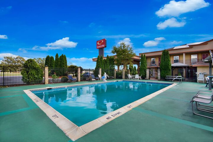 Pool 4 of 34