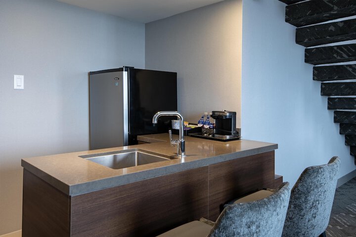 DoubleTree by Hilton Hotel West Edmonton
