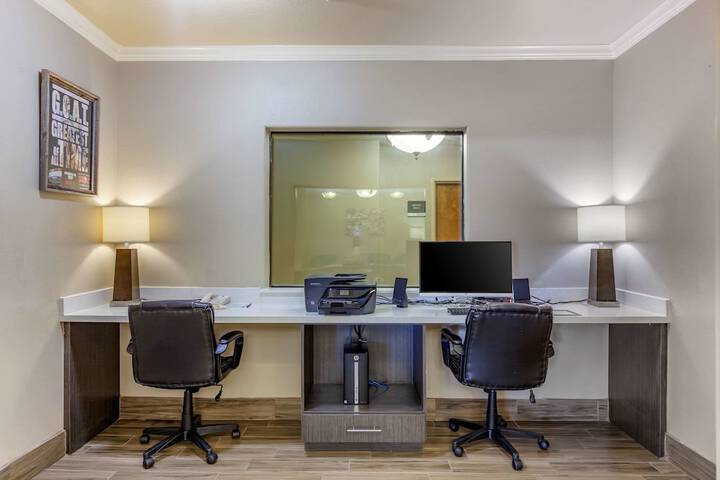 Business Center 34 of 34