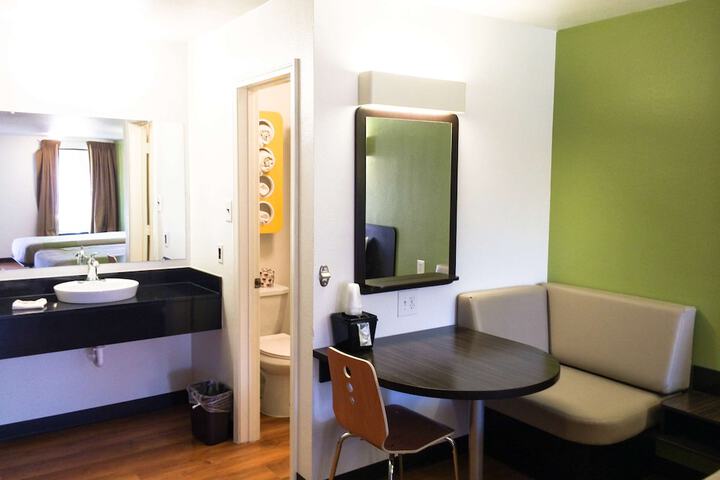 Room 21 of 35