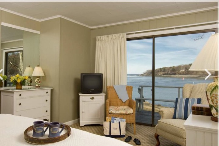 Dockside Guest Quarters & Restaurant