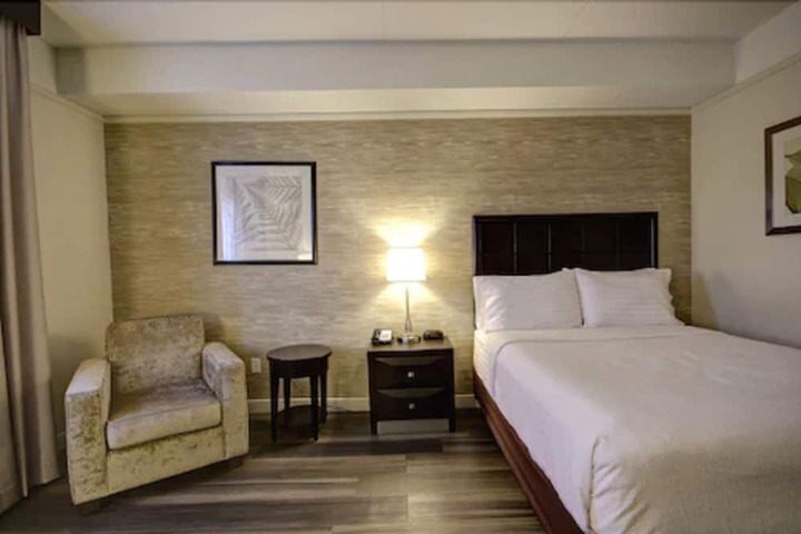 Room 33 of 60