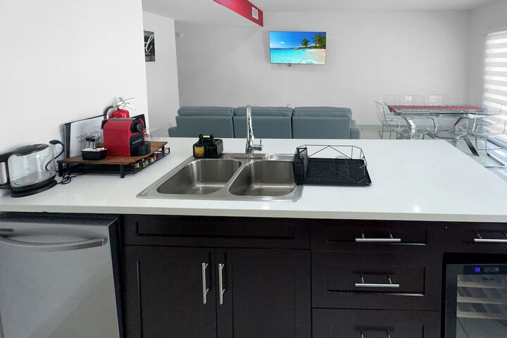 Experience Luna Sky! 65 TV Bar BBQ go FL Keys
