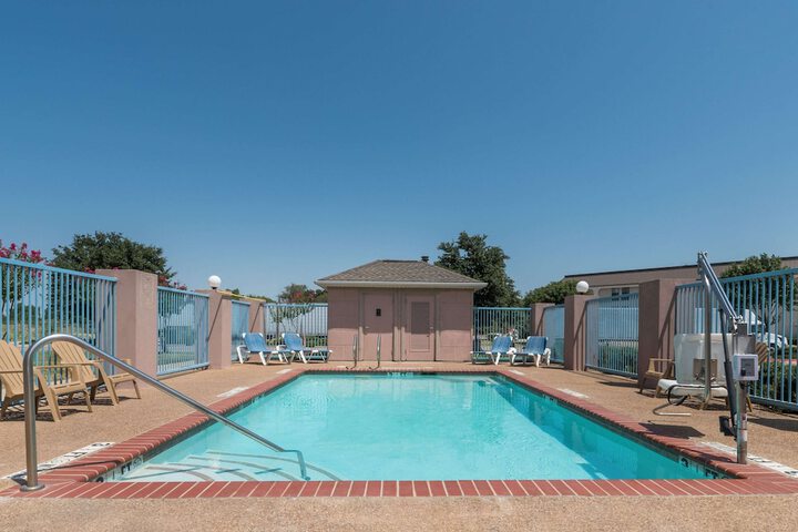 Pool 2 of 18
