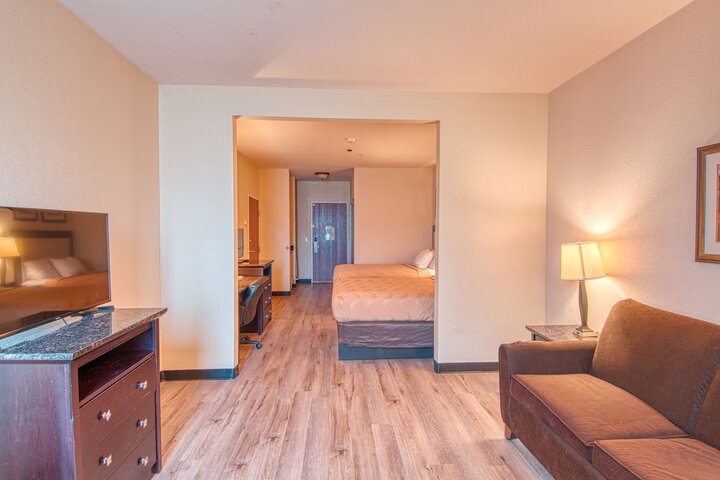 Room 8 of 12