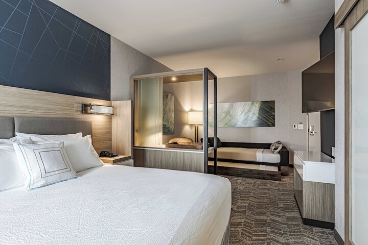 Room 13 of 22