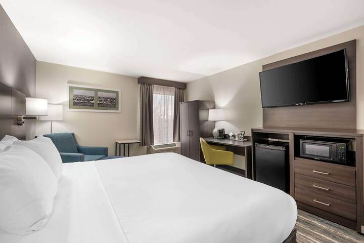 Room 6 of 24