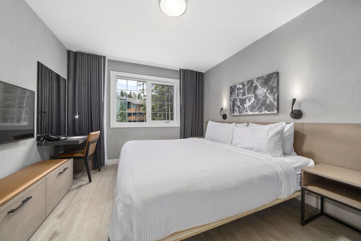 Room 80 of 191