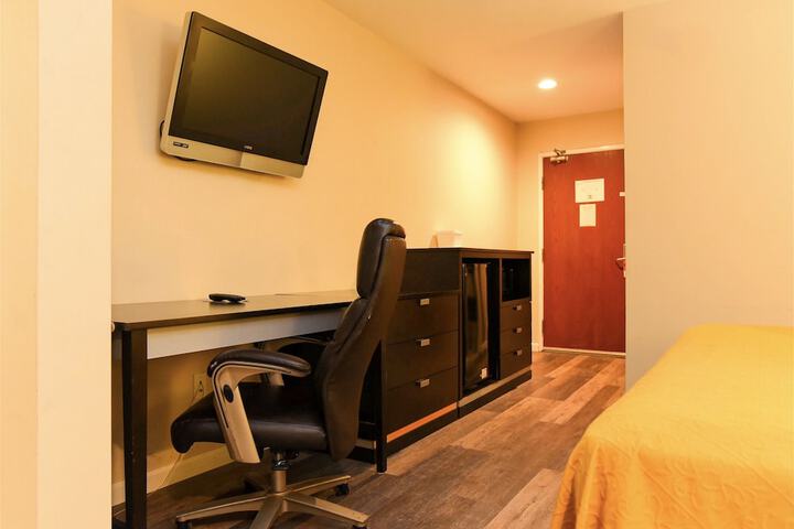 Room 4 of 11
