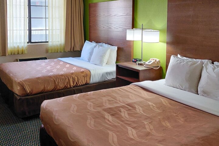 Room 13 of 33