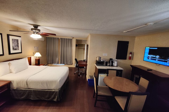 Room 27 of 86