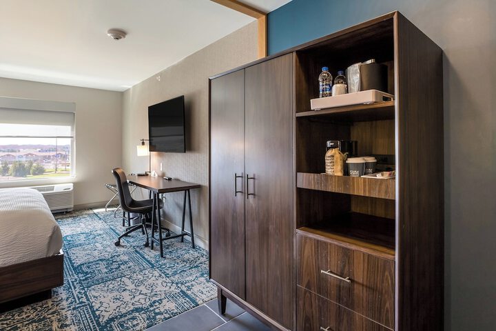 Room 27 of 48