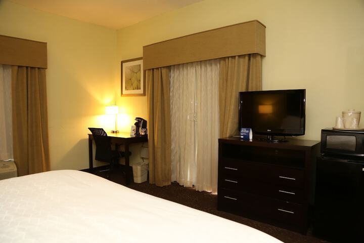 Holiday Inn Express Hotel & Suites Cleveland by IHG