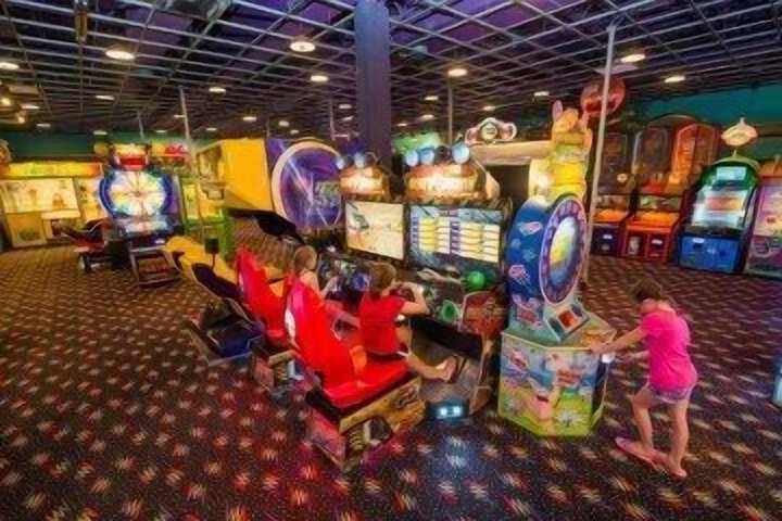 Comfort Inn & Suites Erie - Splash Lagoon Indoor Waterpark