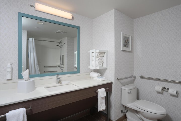 Hampton Inn & Suites Manistee Waterfront