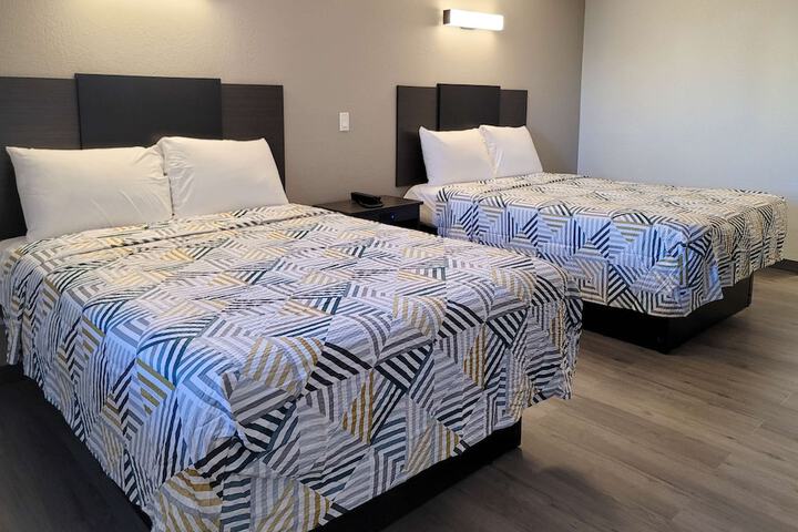Room 8 of 12