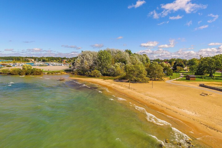 Lakefront Elk Rapids Vacation Rental w / Deck!