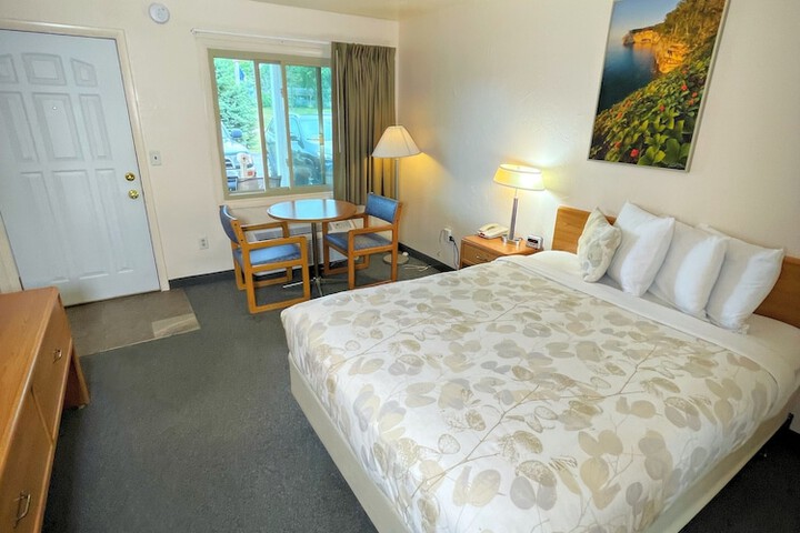 Room 10 of 17