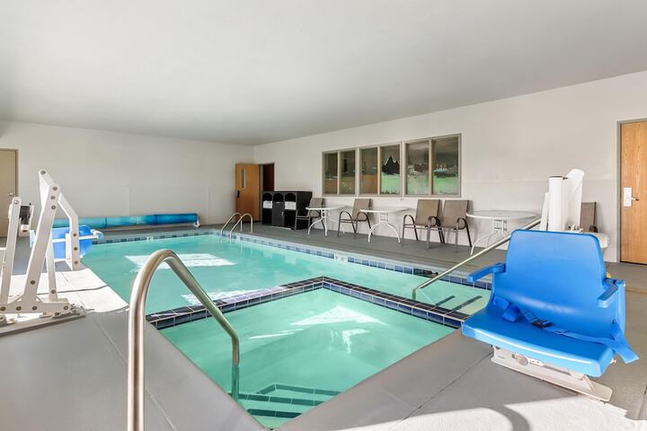 Days Inn & Suites by Wyndham Castle Rock