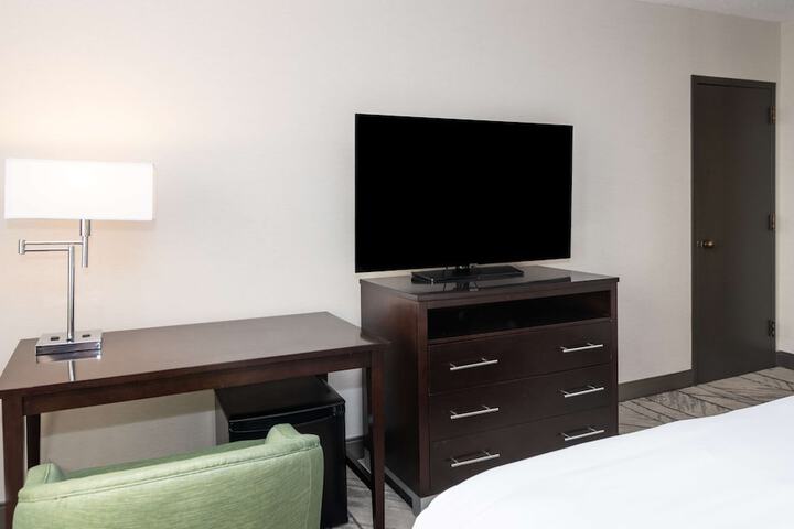 DoubleTree by Hilton Newark Penn Station