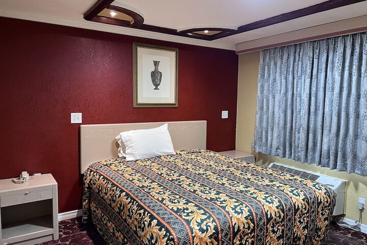 Room 9 of 14