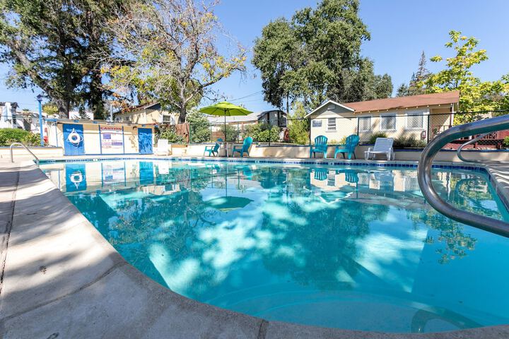 Pool 13 of 75