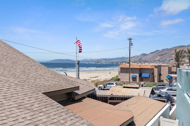 Beach House Inn & Suites