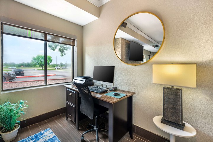 Business Center 45 of 46