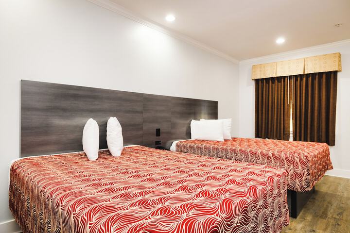 Room 10 of 19
