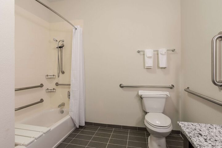 Room 12 of 28