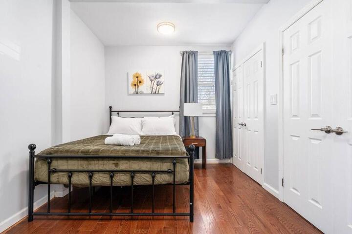 Modern 3 Bed Apt Parking W D