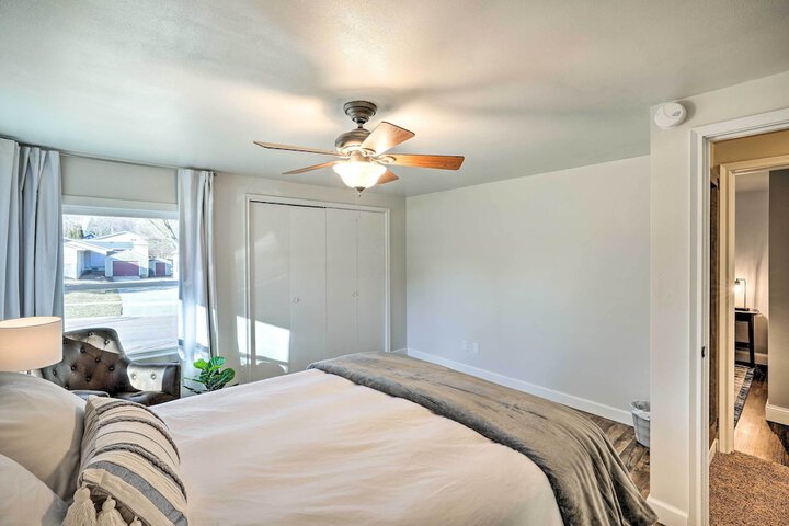 Sioux Center Split-level Home w / Game Room!