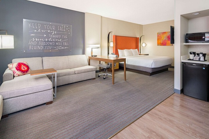 Room 27 of 34