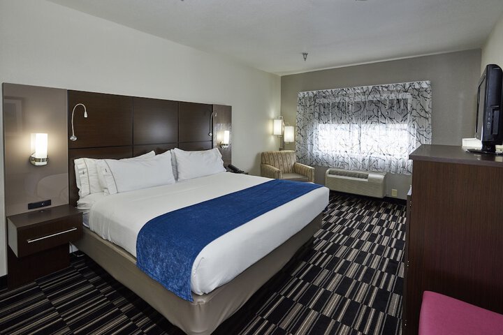 Room 8 of 35