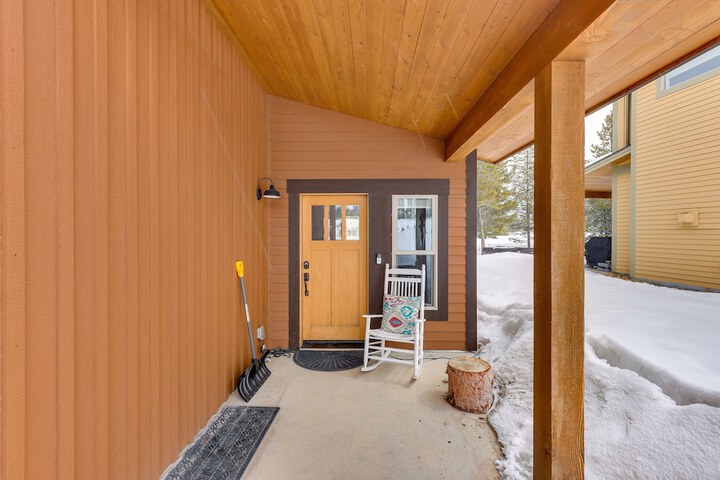Convenient Fraser Townhome w / Hot Tub Near Hikes!