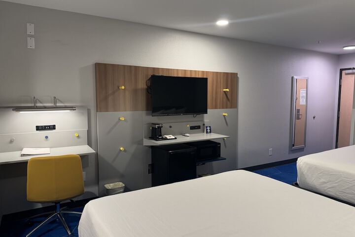 Room 32 of 50